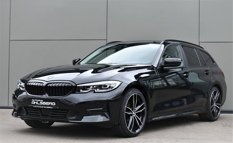 BMW 330 XD M.Hybr.Sport Shadow Line Acc/Leder/Ahk/L.Cockpit
