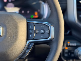 Dodge RAM Laramie Night Premium + 3 Jahre Garantie AHK + elekr. Heckklappe + Beifahrerdisplay - bilder 23