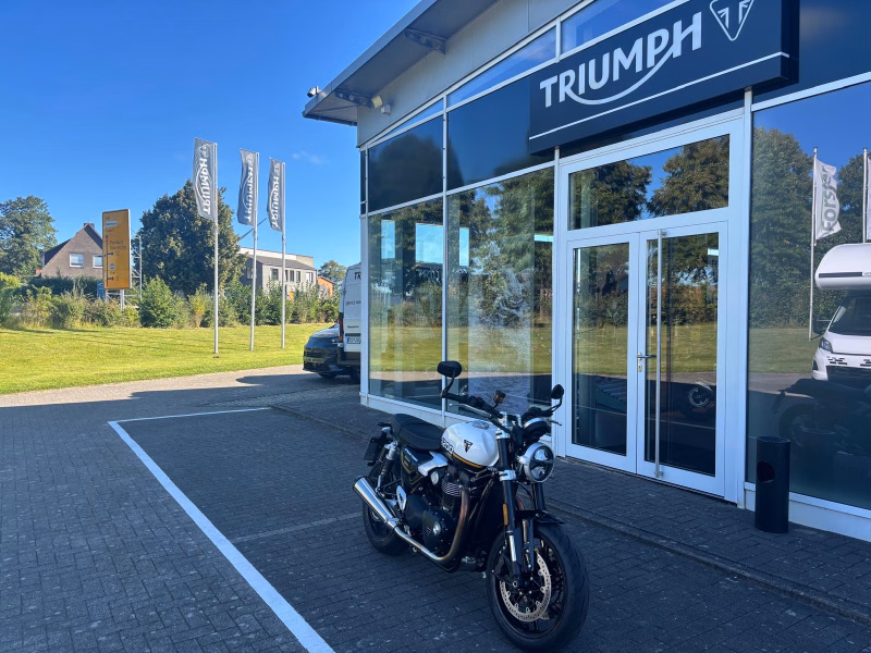 Triumph Speed Twin 1200 MY25 4 Jahre Garantie Kurven-ABS