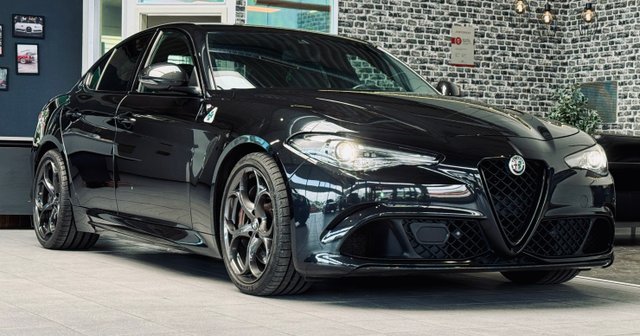 Alfa Romeo Giulia Quadrifoglio Sparco SCHALE CARBON|ACC|KAMERA| Gebrauchtwagen Kaufen | EZ 10/2020 | Preis 49.990 €