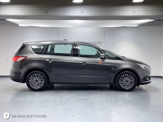 Ford S-MAX 1.5 EcoBoost Titanium*LED*Navi*SHZ*6Gang* - foto 28