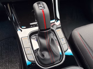 Hyundai i30 N-Line 1.6 T DCT SmartKey Pano-Dach - bilder 13
