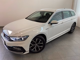 Volkswagen Passat Variant 4M DSG R-LINE AHK MATRIX STANDHEIZ ELEGANCE  LED