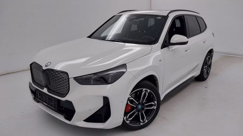 BMW iX1 20 eDrive M Sport PRO AHK/ADAPTLED/HUD/360°/PANO