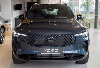 Volvo XC90 XC90 T8 Ultra Black Edition AWD*Head-upDisplay*Standheizung*Anhängerkupplung*Luftfahrwerk*Schiebedach*Massagesitze*Sitzlüftung   Recharge Plug-In Hybrid AWD - foto 4