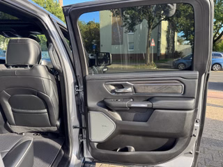Dodge RAM 1500 Laramie Night AHK , Beifahrerdisplay - bilder 25