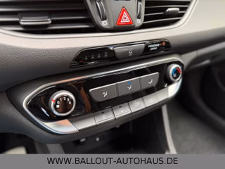 Hyundai i30 cw Trend*1.HAND*KLIMA*NAVI*SPUR*SHZ*KAMERA* - foto 10
