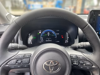 Toyota Yaris Hybrid Teamplayer + Safety - & Comfort Paket - bilder 18
