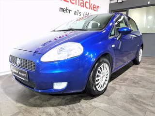 Fiat Grande Punto 1.2 8V Dynamic SERVO|KLIMA|8-FACH Used vehicle for sale | First registration 10/2006 | Price 2.990 €