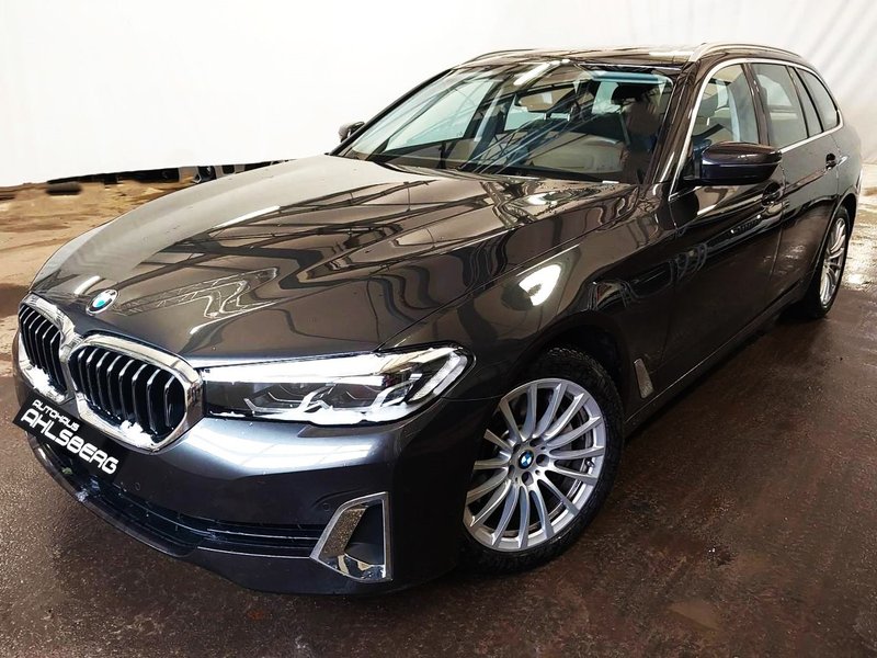 BMW 530 XD Luxury LIVE/AHK/STHZ/ACC/PANO/K.SITZE/HUD/HIFI