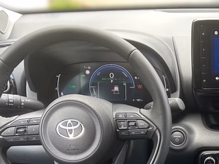 Toyota Yaris Hybrid Teamplayer + Safety - & Comfort Paket - bilder 16