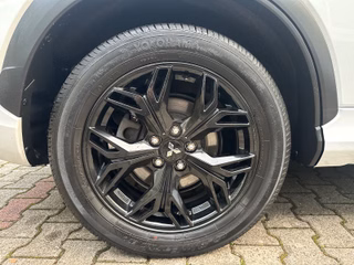 Mitsubishi Eclipse Cross/Plus Select Black Hybrid 4WD - foto 10