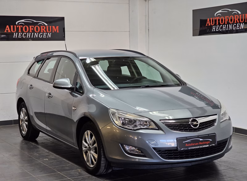 Opel Astra J Sports Tourer AHK