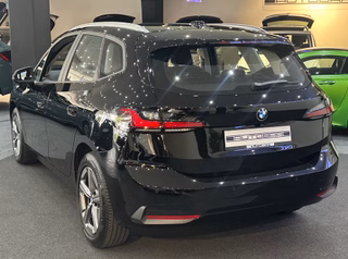 BMW 218 Active Tourer LUXURY ACC KAM AMBIENTE 8-FACH - bilder 5