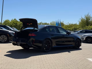 2027 BMW M5 Sedan - photo 3