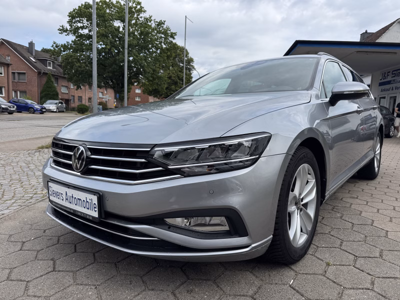 Volkswagen Passat Variant Business ACC Navi AHK LED