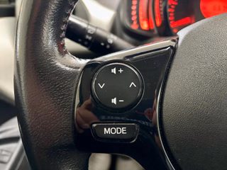Toyota AYGO 1,0 x-play USB Bluetooth BC Klima ZV - foto 14