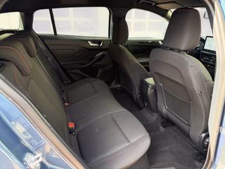 Ford Focus Turnier ST-Line ACC Navi CAM PDC LED - bilder 7