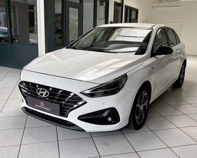 Hyundai i30 Intro Edition Mild-Hybrid LED Navi Tempomat Gebrauchtwagen Kaufen | EZ 12/2020