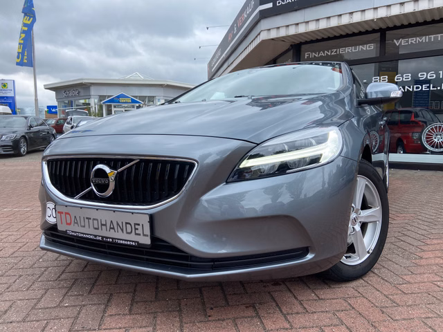 Volvo V40 Kinetic LED/Navi/Sport/Fernlichtass. Used vehicle for sale | First registration 08/2018 | Price 18.399 €