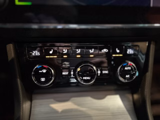 Skoda Superb 2.0TDI*Combi*7G*Kamera*LED* - bilder 20
