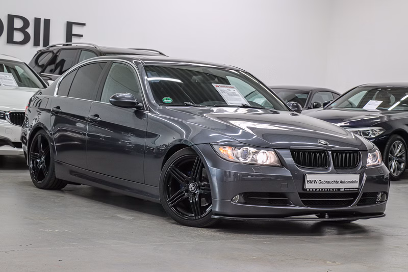 BMW 325i Aut./SPORTLENKRAD/XENON/SPORTSITZ/GLASDACH/