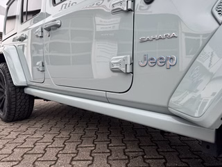 Jeep Wrangler Unlimited Rubicon 4xe Sonder-Umbau Komplettlackierung - bilder 21