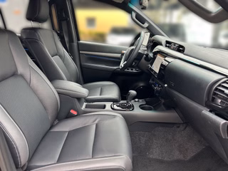 Toyota Hilux Double Cab Invincible 4x4 + WKR - foto 18