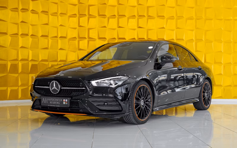 Mercedes-Benz CLA 220 AMG 4 MATIC KAM PANO SPUR TOT BURMESTER