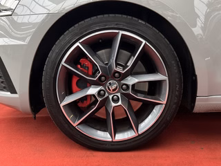 Skoda Octavia Combi V-RS 245 / PANO / ACC / LED / LANE-ASSIST / FRONT-ASSIST - foto 8