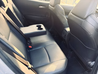 Toyota Corolla Cross Hybrid FWD Lounge+Leder+Pano+AHK+ - bilder 12