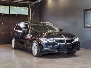 BMW 320e xDrive Touring Sport Line*Pano*Head Up*AHK - photo 1