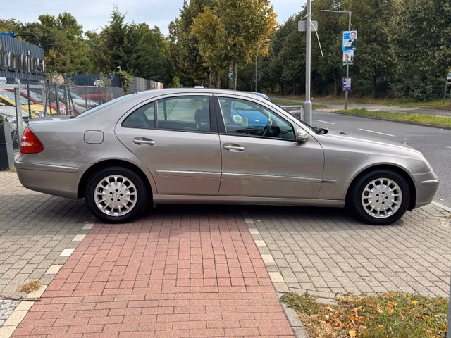 Mercedes-Benz E240 Lim*Elegance*Aut*Klima*Temp*SHZ*TÜV NEU - bilder 4