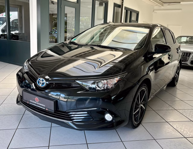 Toyota Auris Hybrid Team D 1.8  Navi Kamera Used vehicle for sale | First registration 04/2019