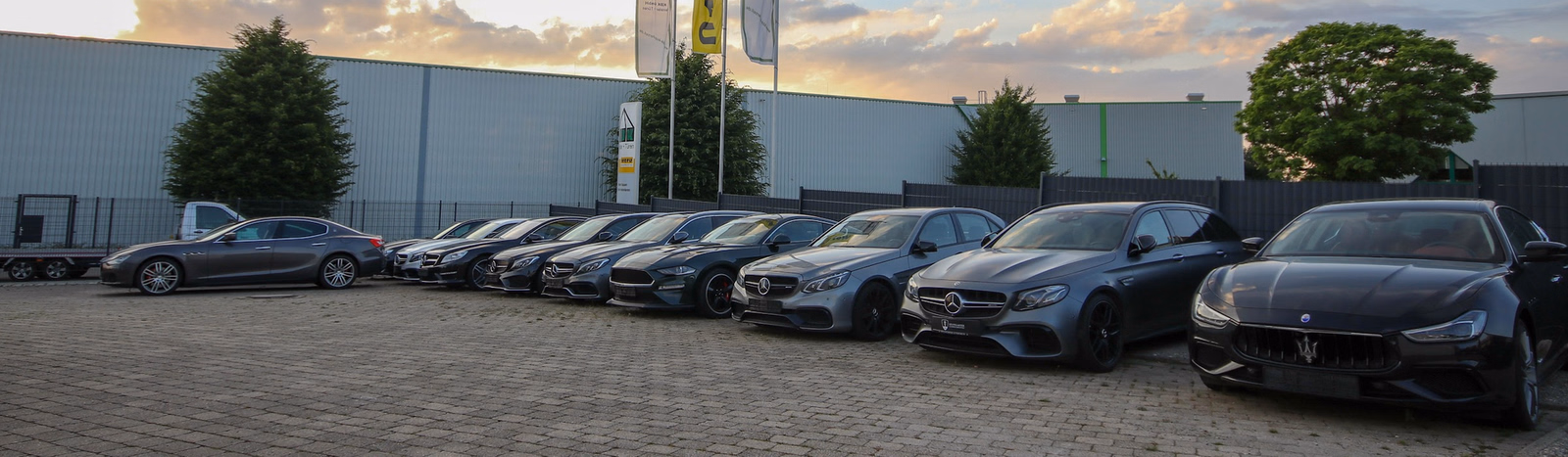 STUTTGARTER AUTOFORUM | Händler für exklusive Fahrzeuge