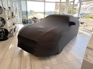 NPMAD	Ford Mustang ab 2015 - Premium Schutzabdeckung schwarz mit roten Nähten Ford Performance
