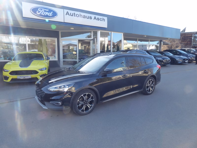 Ford Focus Turnier Active mit AHK/ 8-fach