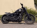 Daumennagel 7 - Harley-Davidson Breakout 117 Custom Jekill&Hyde Luft Lack Sitz