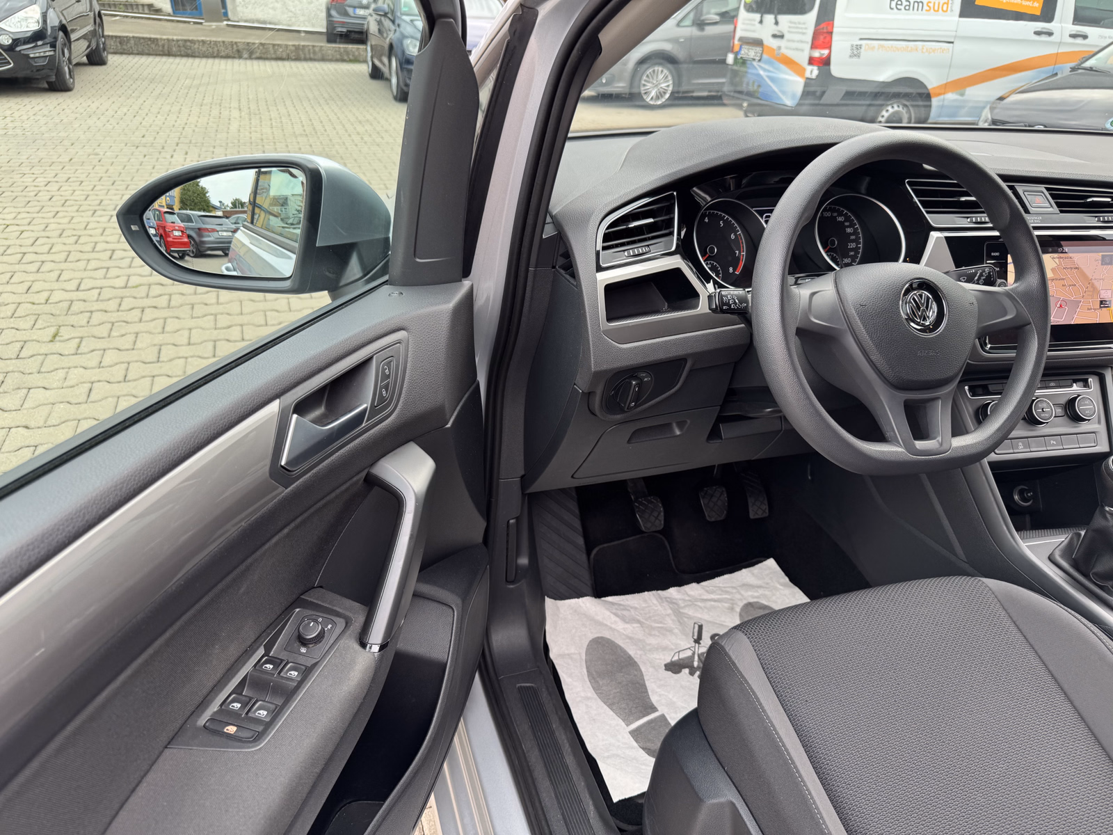 Volkswagen Touran 1.2 TSI BlueMotion Technology 7 Sitze/Navi/3-Zonen-Klima/PDC/AHK