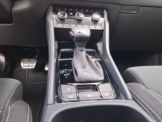 Skoda Karoq 1.5 TSI Sportline DSG / ACC / NAVI / KAMERA / SITZHEIZUNG - bilder 9