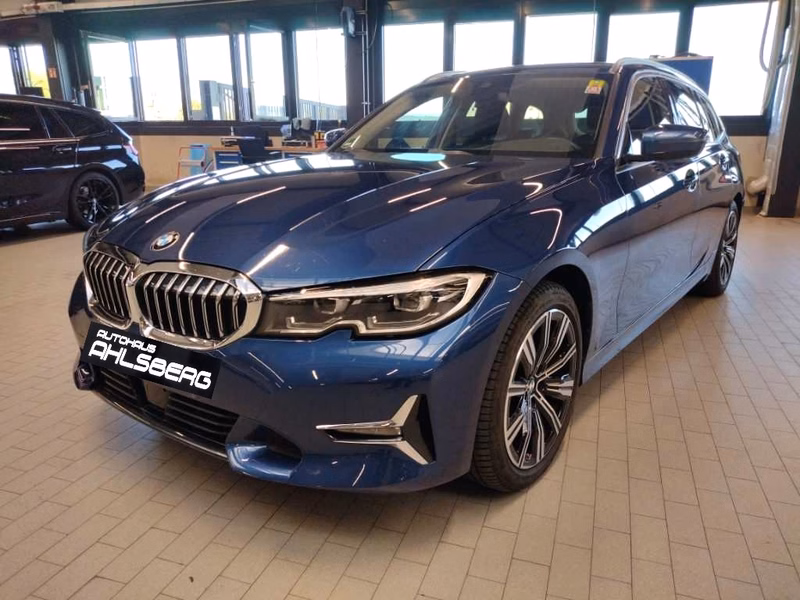 BMW 320 d xDrive Luxury Line LIVE/ACC/HUD/AHK/PANO/HIFI