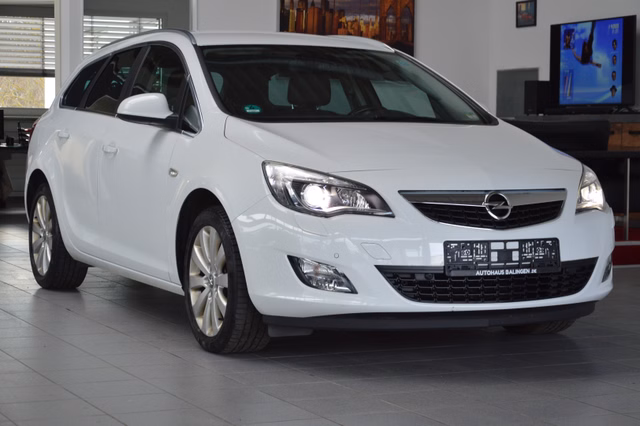 Opel Astra J Sports Tourer Innovation |Xenon|NAVI|SHZ|AHK| Gebrauchtwagen Kaufen | EZ 02/2011 | Preis 7.990 €