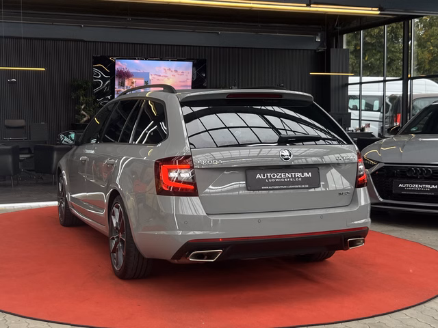 Skoda Octavia Combi V-RS 245 / PANO / ACC / LED / LANE-ASSIST / FRONT-ASSIST - foto 4