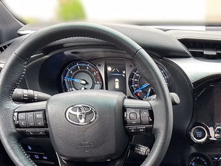 Toyota Hilux Double Cab Invincible 4x4 + WKR - foto 10