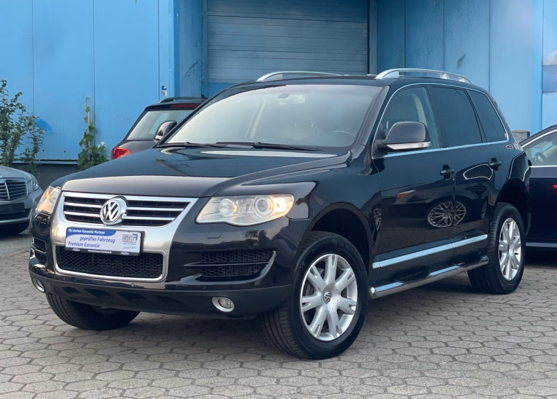 Volkswagen Touareg 3.0 TDI V6*AHK*BI-XENON*1-HAND*239PS*PDC
