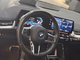 BMW 218 Active Tourer M-SPORT PANO HUD 360 MASSAGE H&K - bilder 35