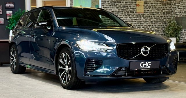 Volvo V60 Kombi Plus Dark Recharge Plug-In Hybrid AWD Gebrauchtwagen Kaufen | EZ 12/2022 | Preis 33.890 €