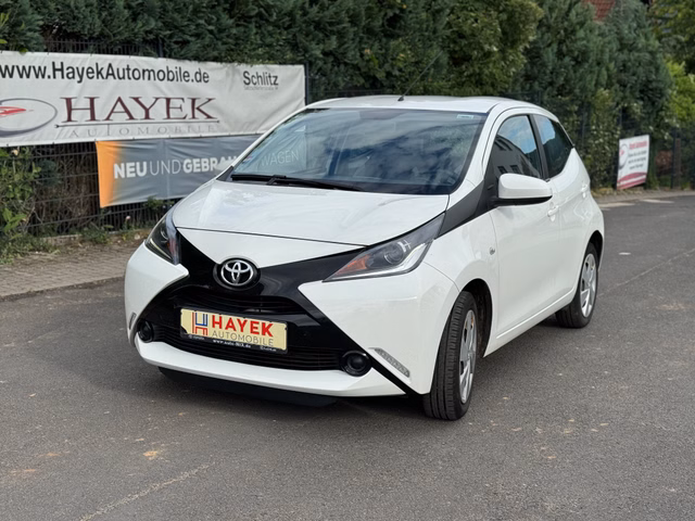 Toyota AYGO x-play Used vehicle for sale | First registration 11/2015