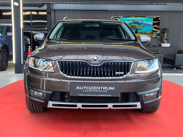 Skoda Octavia Combi Scout 4x4 XENON / PDC / LED / - foto 1