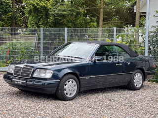 Mercedes-Benz E220 CABRIOLÉT SPORTLINIE **SMARAGDSCHWARZ**